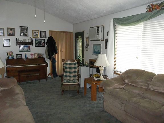 3rd image of 2706 Bainbridge Ave