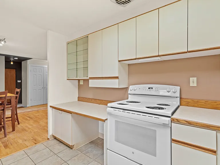 18620 Occidental Ave S — Photo 6
