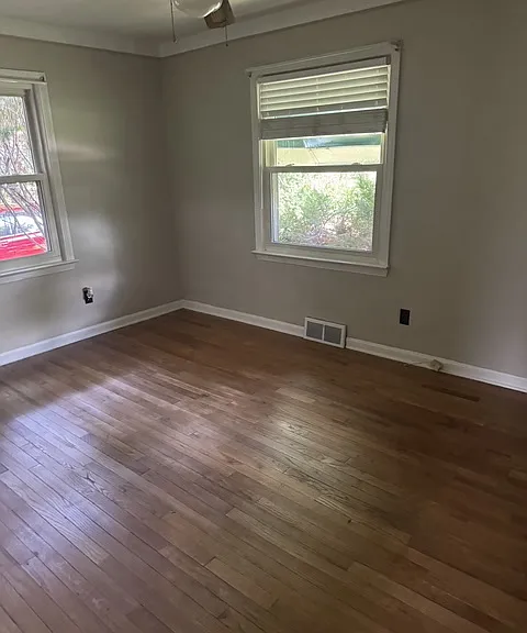 330 Hoover Ave — Photo 11