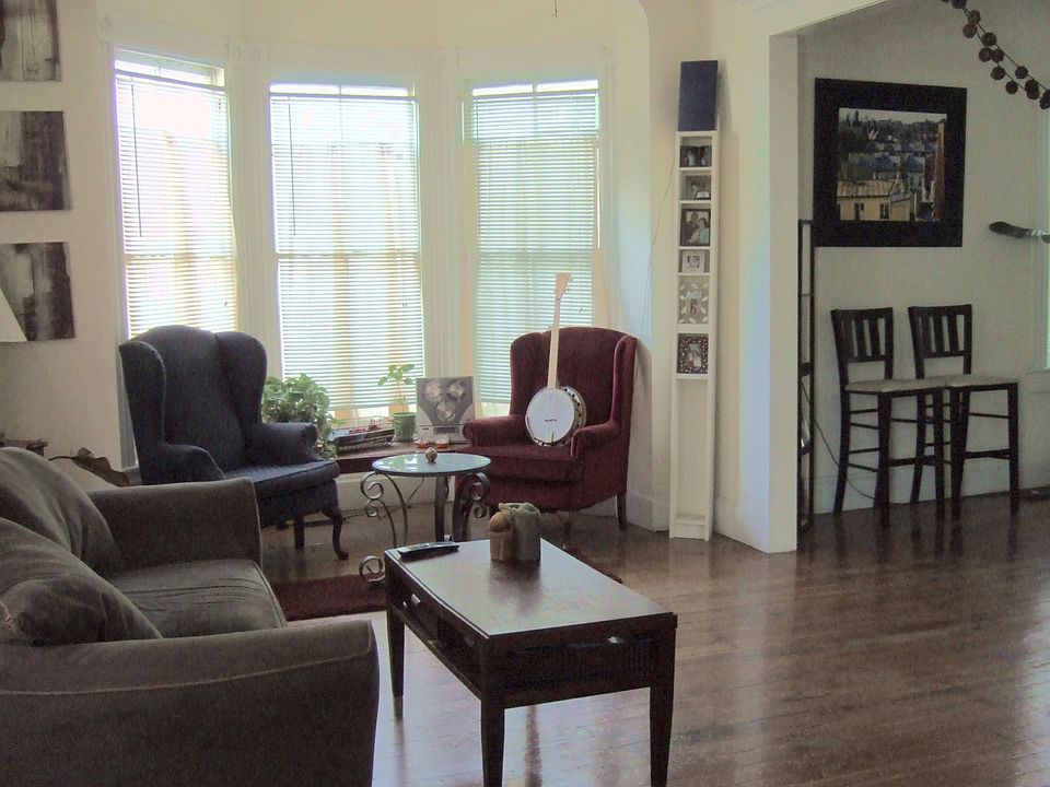 1st image of 109 De Haven St