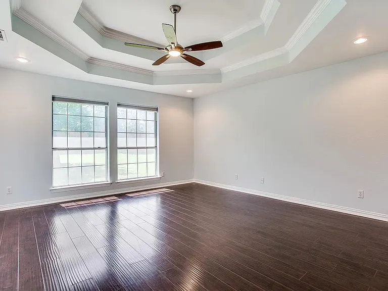63 Remington Dr W — Photo 9