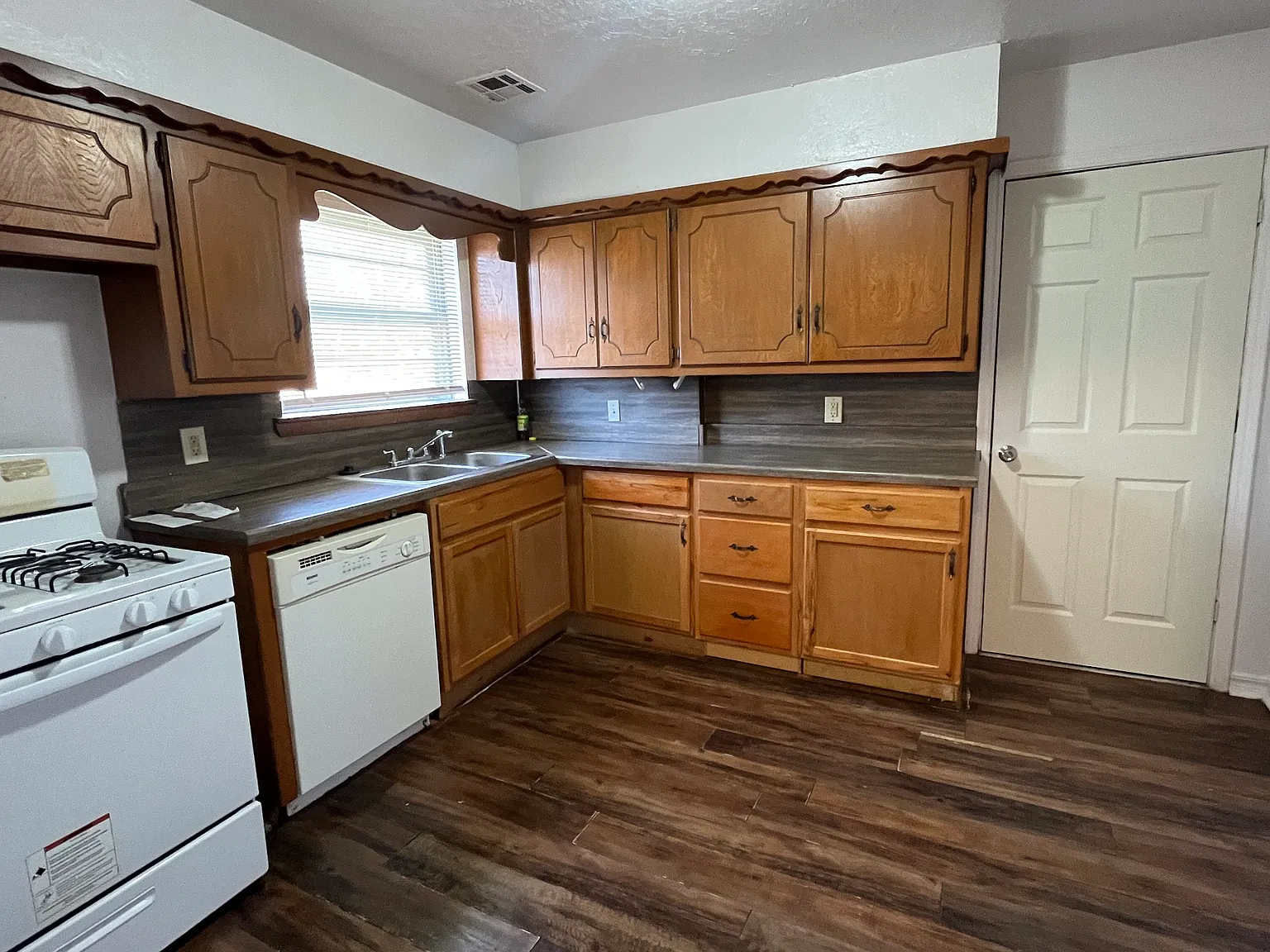 2 bed, 903 sqft, $995 — Photo 3
