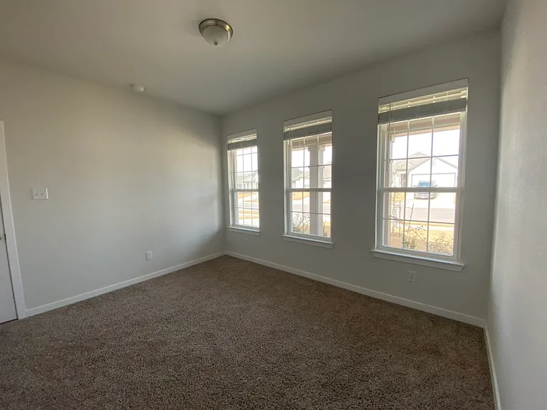 909 James Parker Cir — Photo 12