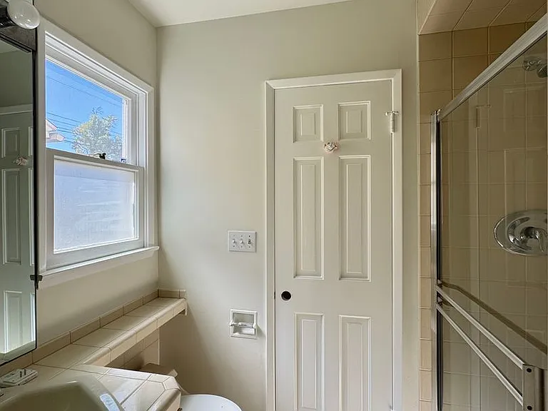 2570 Wallingford Rd — Photo 17