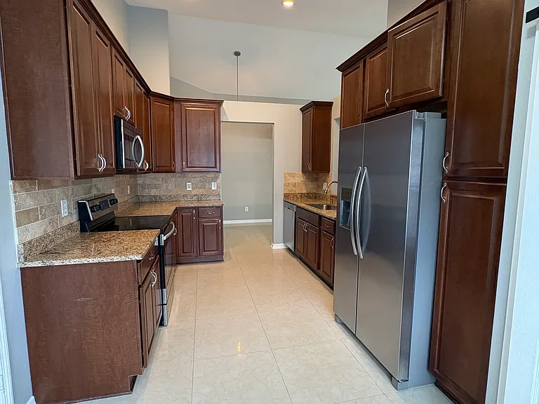 18139 Leafwood Cir — Photo 9