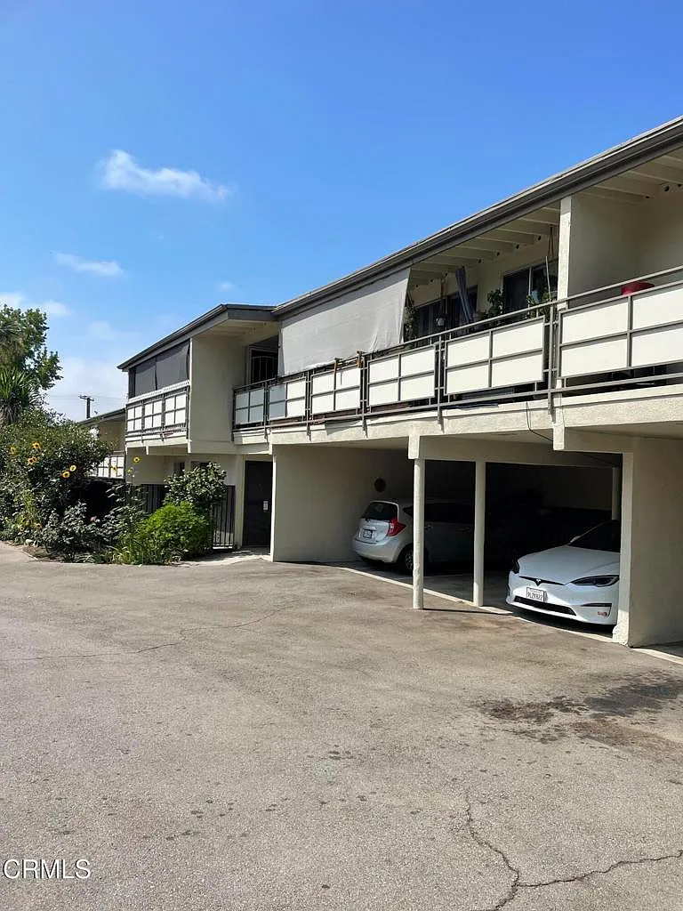 2 bed, 1.0 bath, 900 sqft, $2,600 — Photo 2