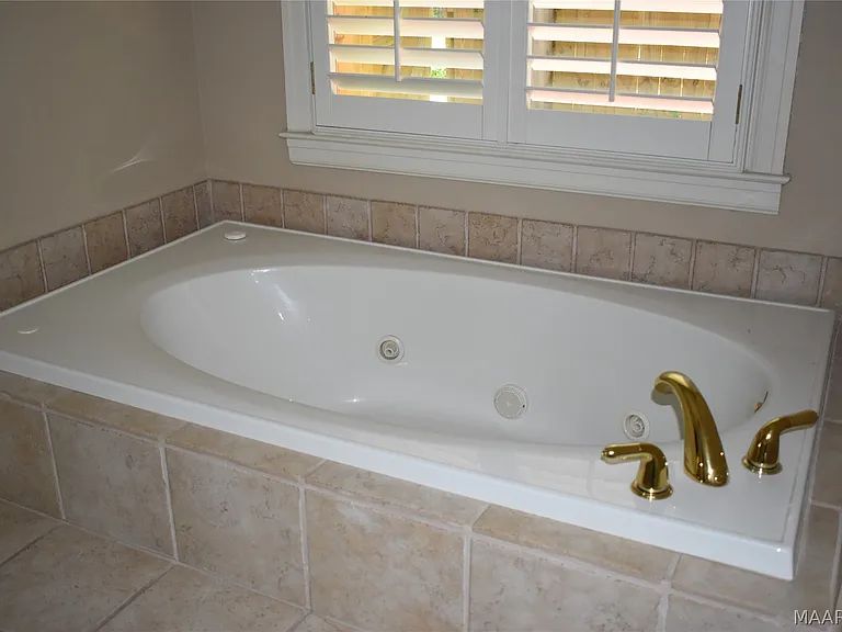 8212 Glynnwood Dr — Photo 32
