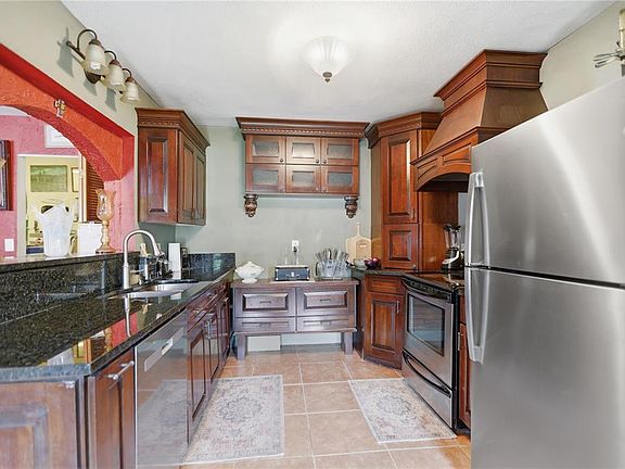 3rd image of 120 VALENCIA ROAD
