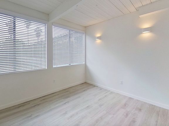 2nd image of 949 W Adams Blvd #38A