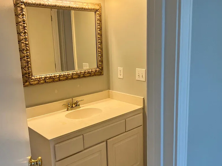 700 Coventry Ln #J — Photo 10