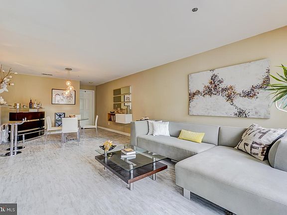 3rd image of 3178 Summit Square Dr Unit 3-B7
