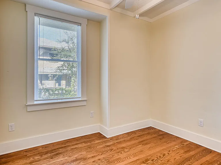 1110 Main St — Photo 20