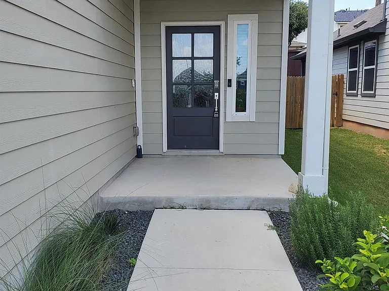 15610 Ellinger Dr — Photo 2