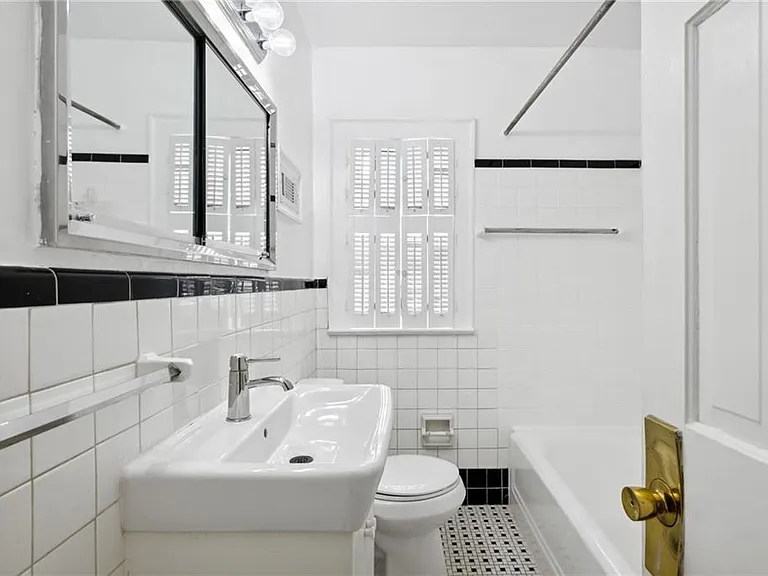 2878 N Hills Dr NE — Photo 24