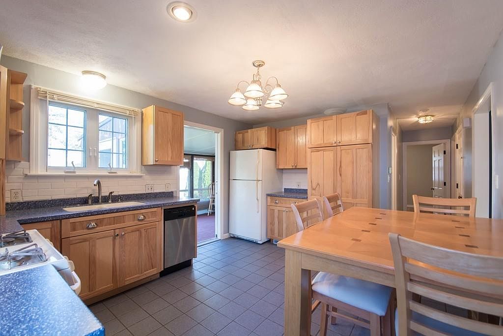 75 Pond St, Seekonk, MA 02777 Zillow