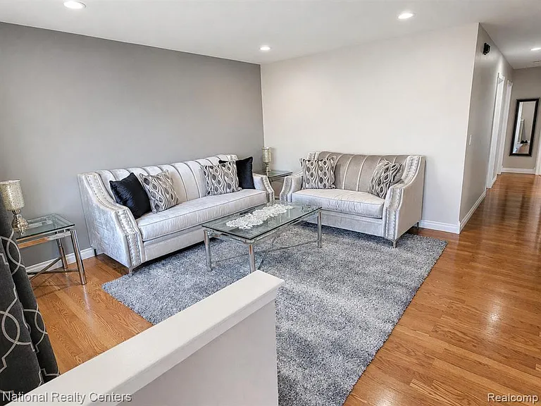 3621 Bates Dr — Photo 4