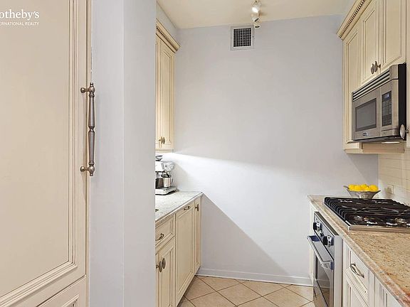 5th image of 250 E 54th St APT 32B