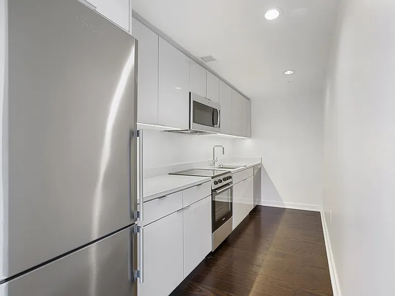 400 W 113th St #826 — Photo 4