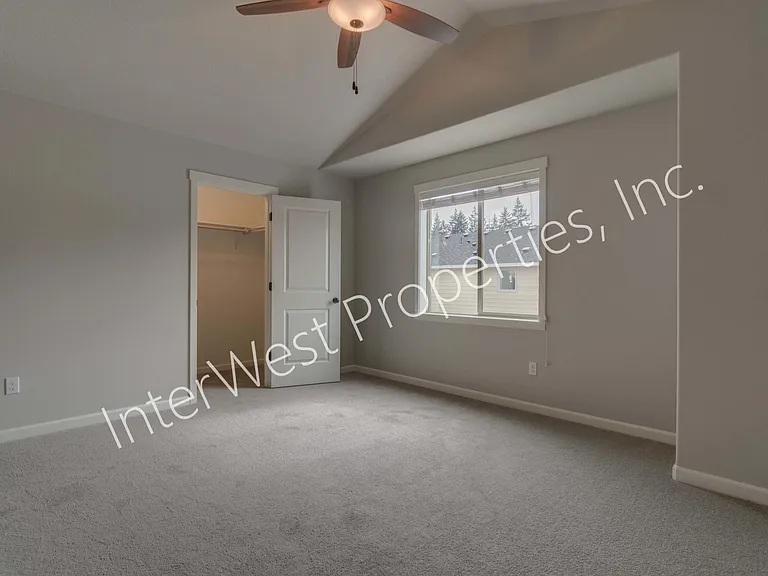 10316 NE 61st Cir — Photo 11
