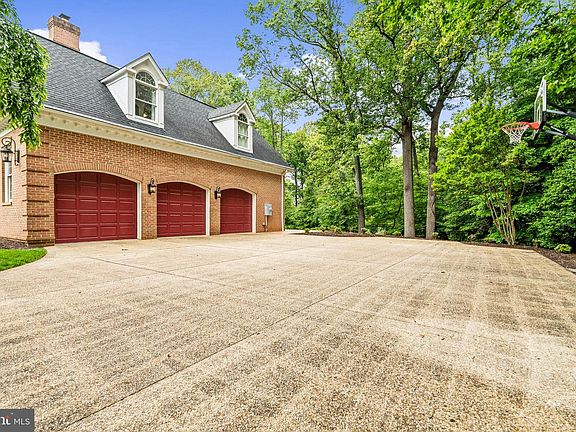 4th image of 11102 Prince Edward Ct