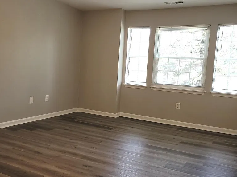 8360 Montgomery Run Rd #H — Photo 21