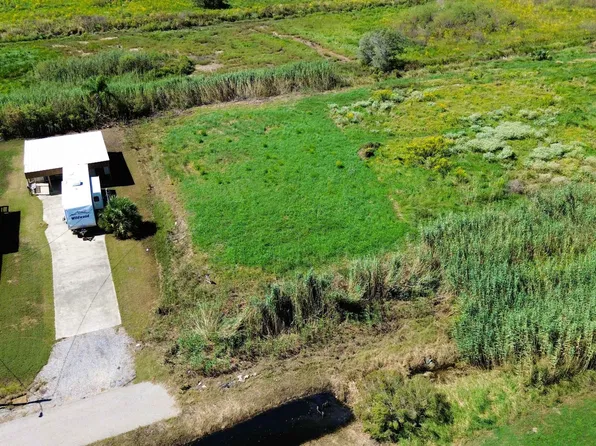 209 Cedar Ln, Grand Isle, LA 70358