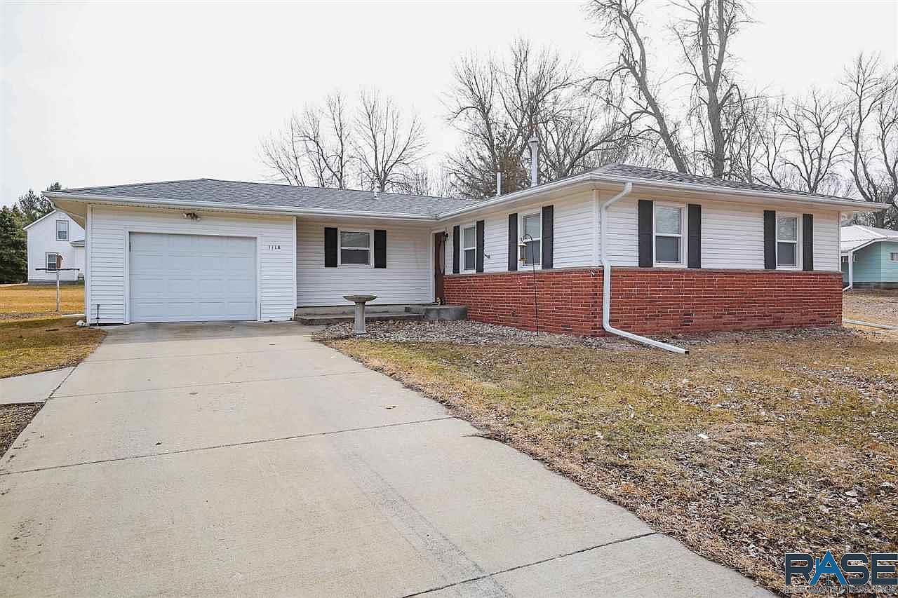 1118 Rood St, Larchwood, IA 51241 Zillow