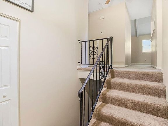 4th image of 5606-5608 NW Hillside Dr