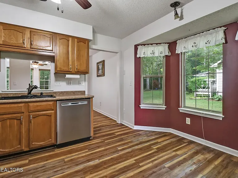 144 Pomeroy Dr — Photo 9