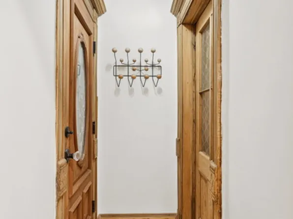 433 Putnam Avenue image 2 of 12