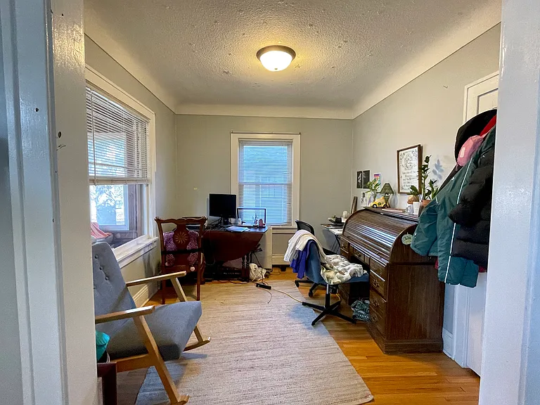2080 Roblyn Ave — Photo 6