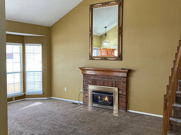 Gas Fireplace with Blower- Mirror Stays with Unit