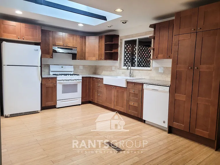 4910 Sheridan Dr SE — Photo 5