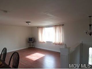 1st image of 383 Paddock Green Dr