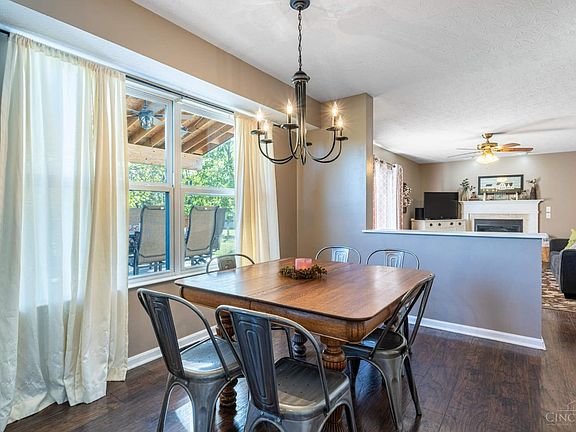 3rd image of 29 Forest Pond Dr