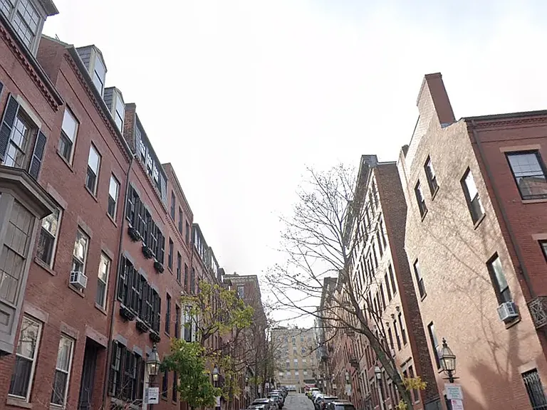 32 Irving St — Photo 2