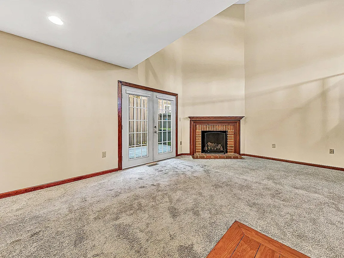 3 bed, 3.5 bath, 1951 sqft, $3,000 — Photo 3