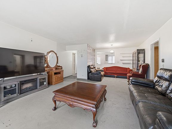 3rd image of 10340 S Pulaski Rd APT 103