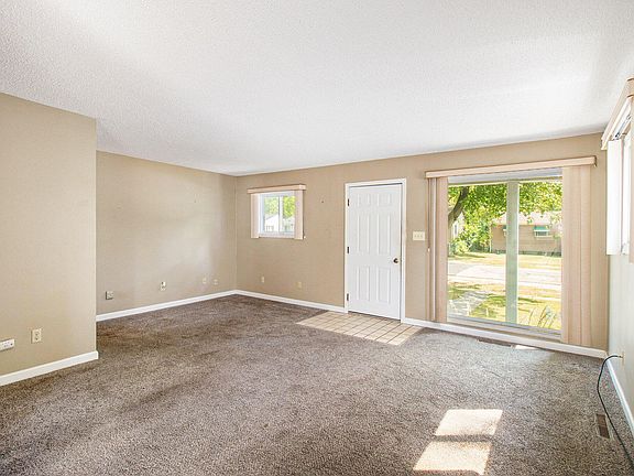 5th image of 372 Kansas Ave