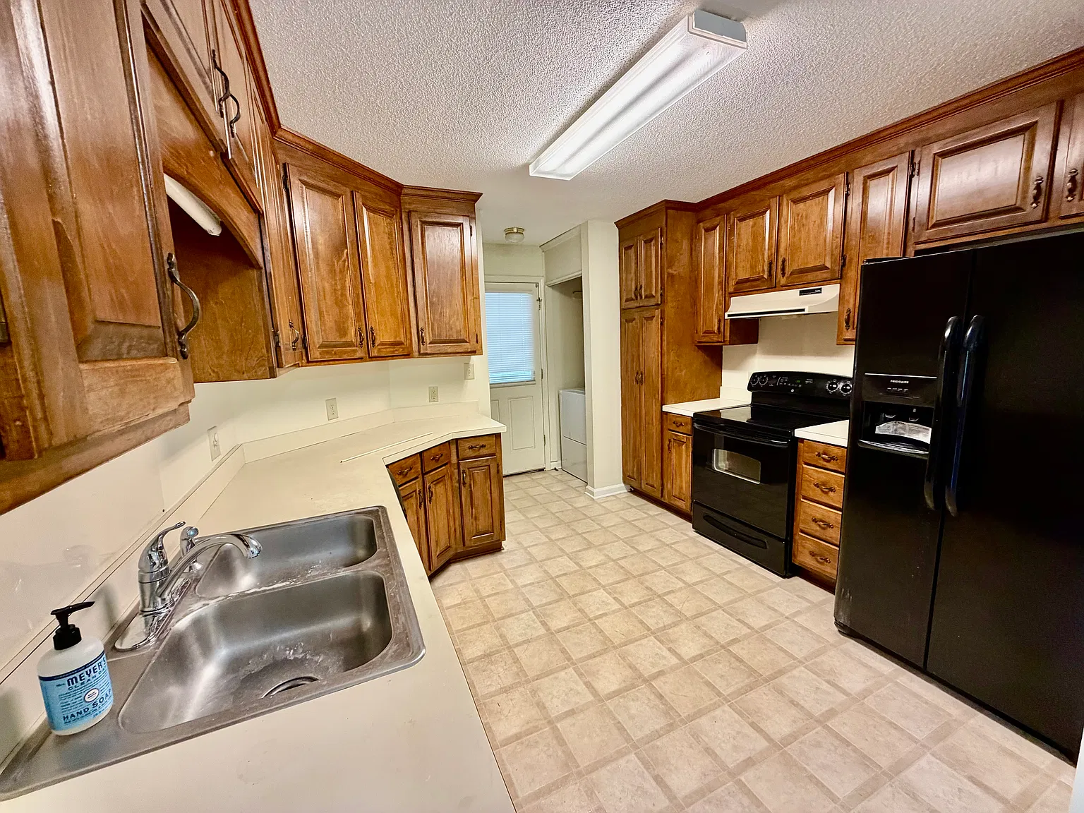 3 bed, 1556 sqft, $1,900 — Photo 3