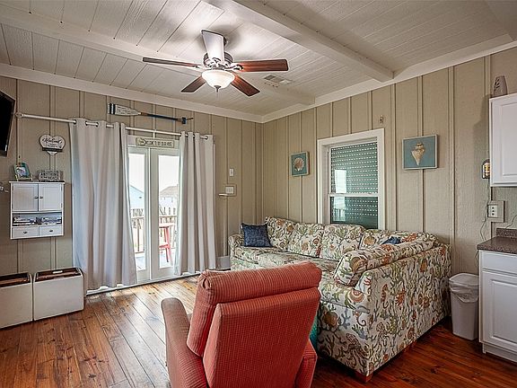 3rd image of 2433 Audubon Ave
