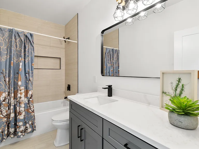 121 Orchard St — Photo 8