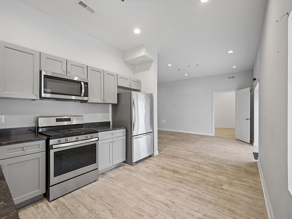 1st image of 980 N Marshall St #1