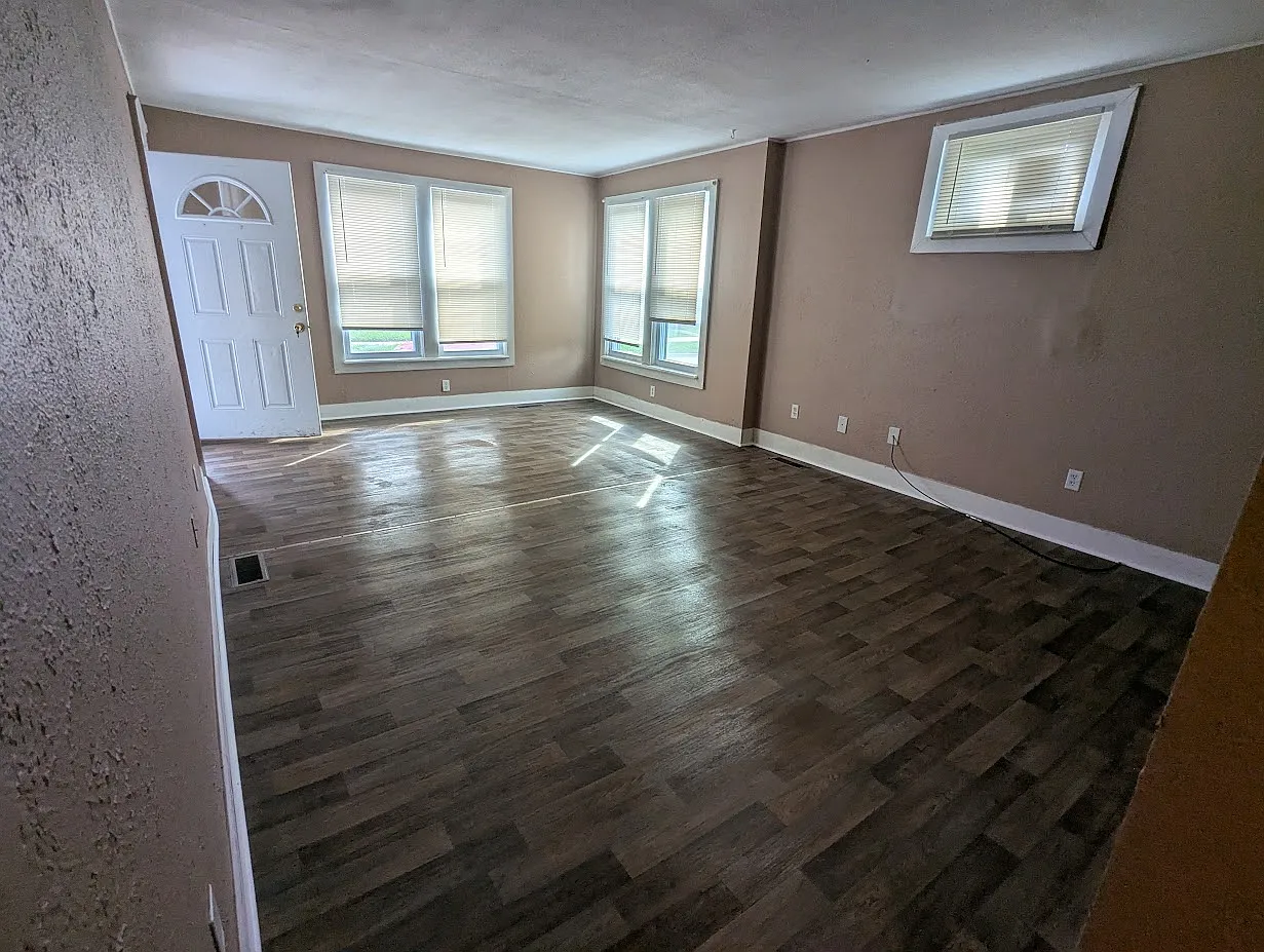 3 bed, 1140 sqft, $850 — Photo 2