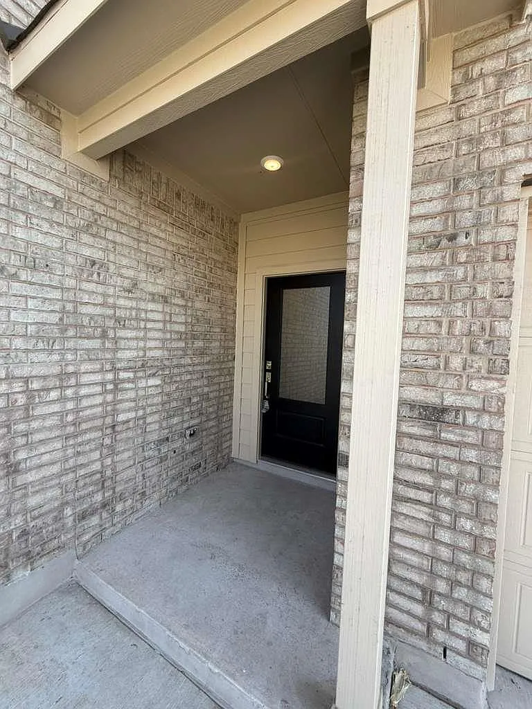 5 bed, 4.0 bath, 3027 sqft, $2,999 — Photo 3