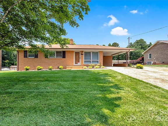 3rd image of 888 Stowe Ln