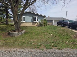 1690 Fayette St, Carlyle, IL 62231