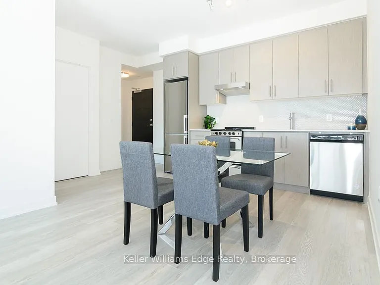212 King William St #405 — Photo 12