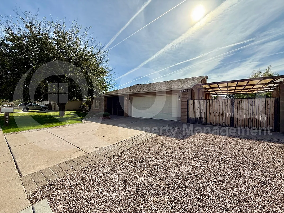 3 bed, 2.0 bath, 1466 sqft, $2,499 — Photo 2
