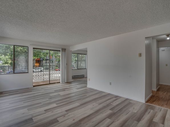 1126 NW Market St APT 1